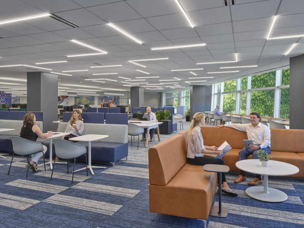 Activity-based planning replaces rigid ownership with a spectrum of shared settings: focus rooms, open collaboration areas, informal huddle spaces, and convertible rooms that can shift function as needed. 